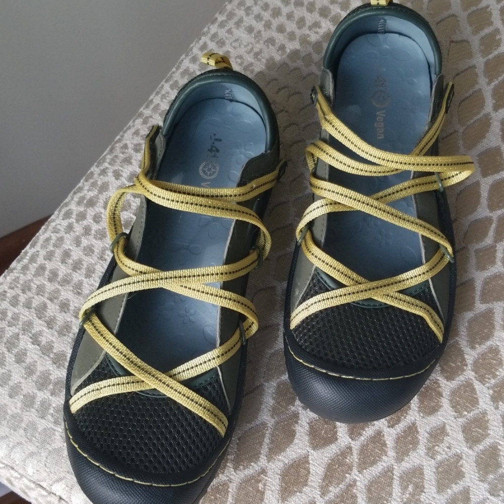 New J-41 Hiking Shoes